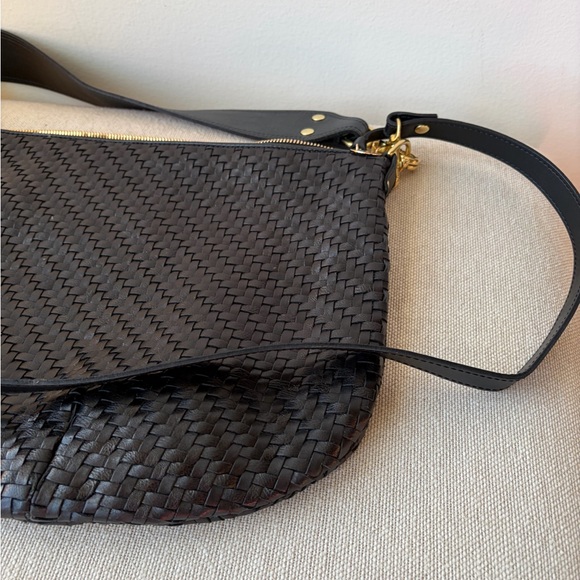 CLARE V Moyen Woven Leather Crossbody Black Bag - Picture 7 of 9